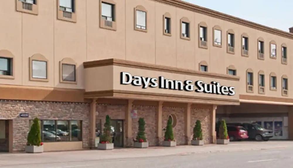 Days Inn & Suites By Wyndham Sault Ste. Marie On Exteriör bild