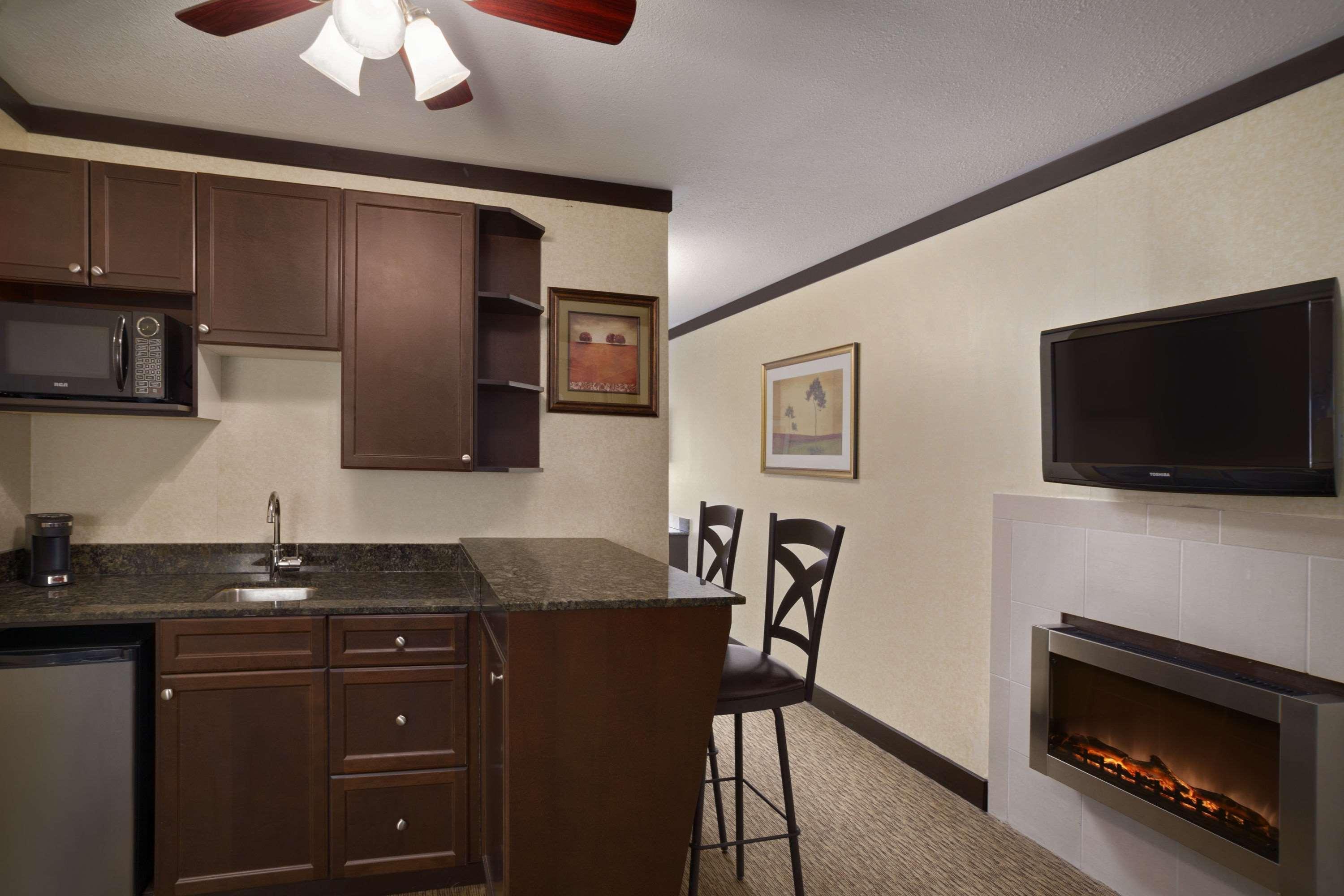 Days Inn & Suites By Wyndham Sault Ste. Marie On Exteriör bild