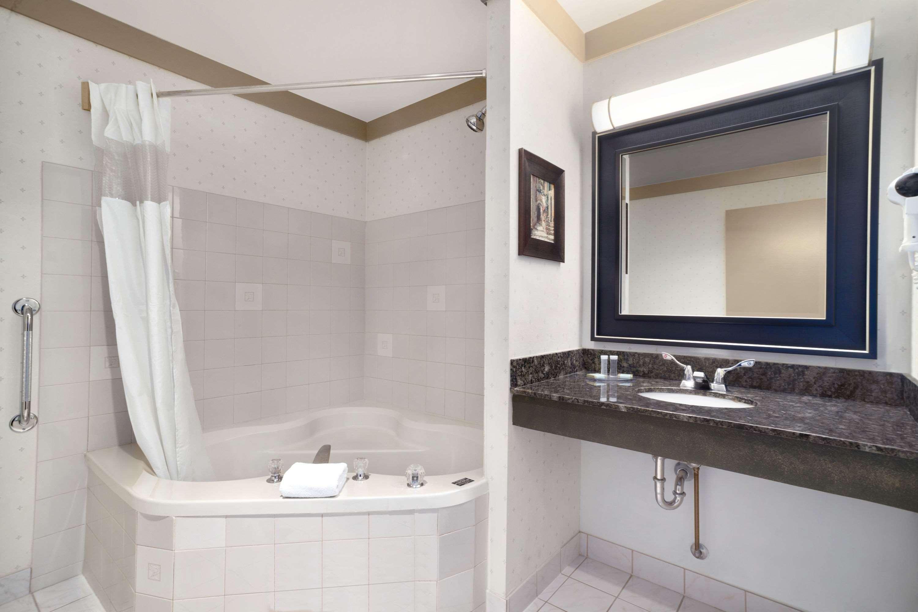Days Inn & Suites By Wyndham Sault Ste. Marie On Exteriör bild