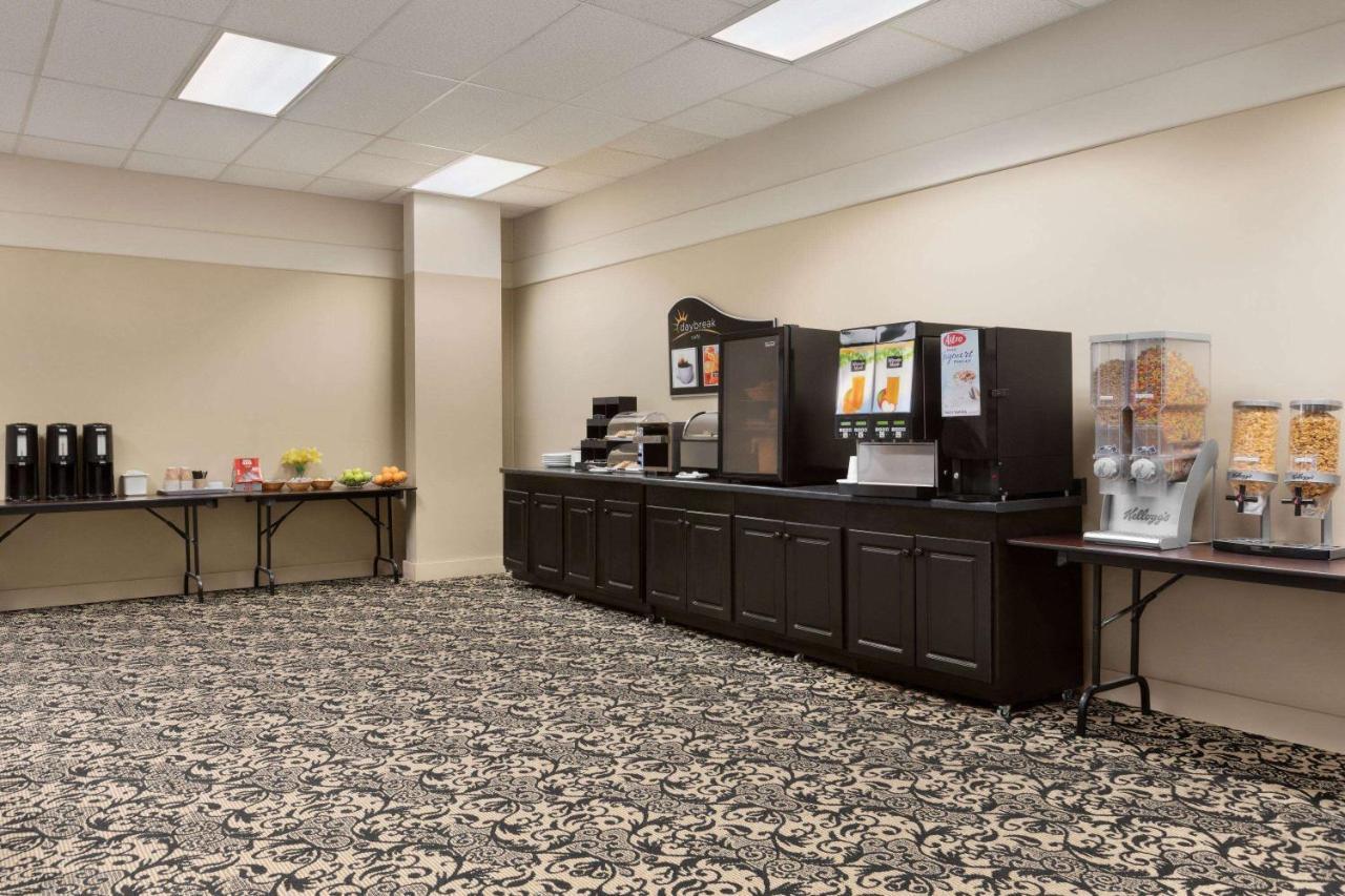 Days Inn & Suites By Wyndham Sault Ste. Marie On Exteriör bild