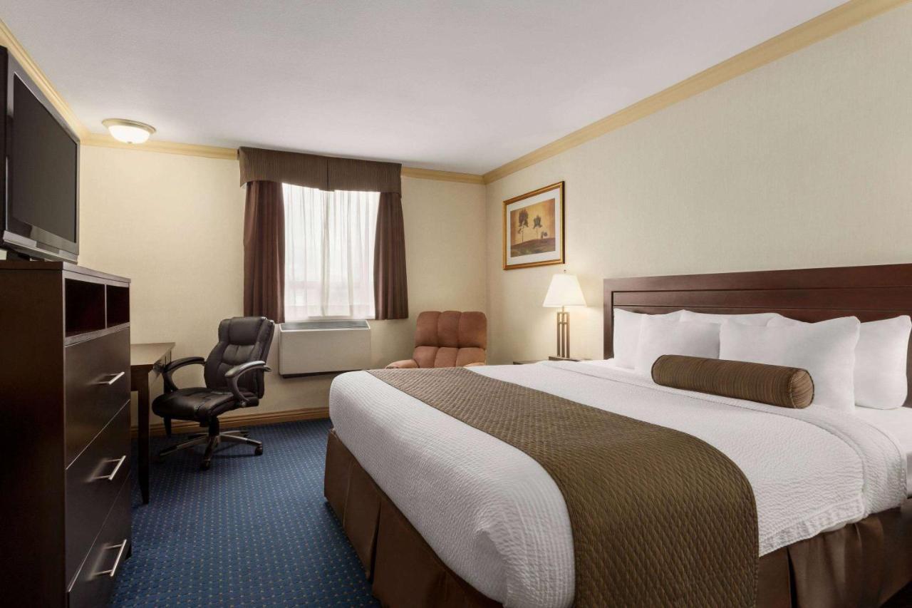 Days Inn & Suites By Wyndham Sault Ste. Marie On Exteriör bild