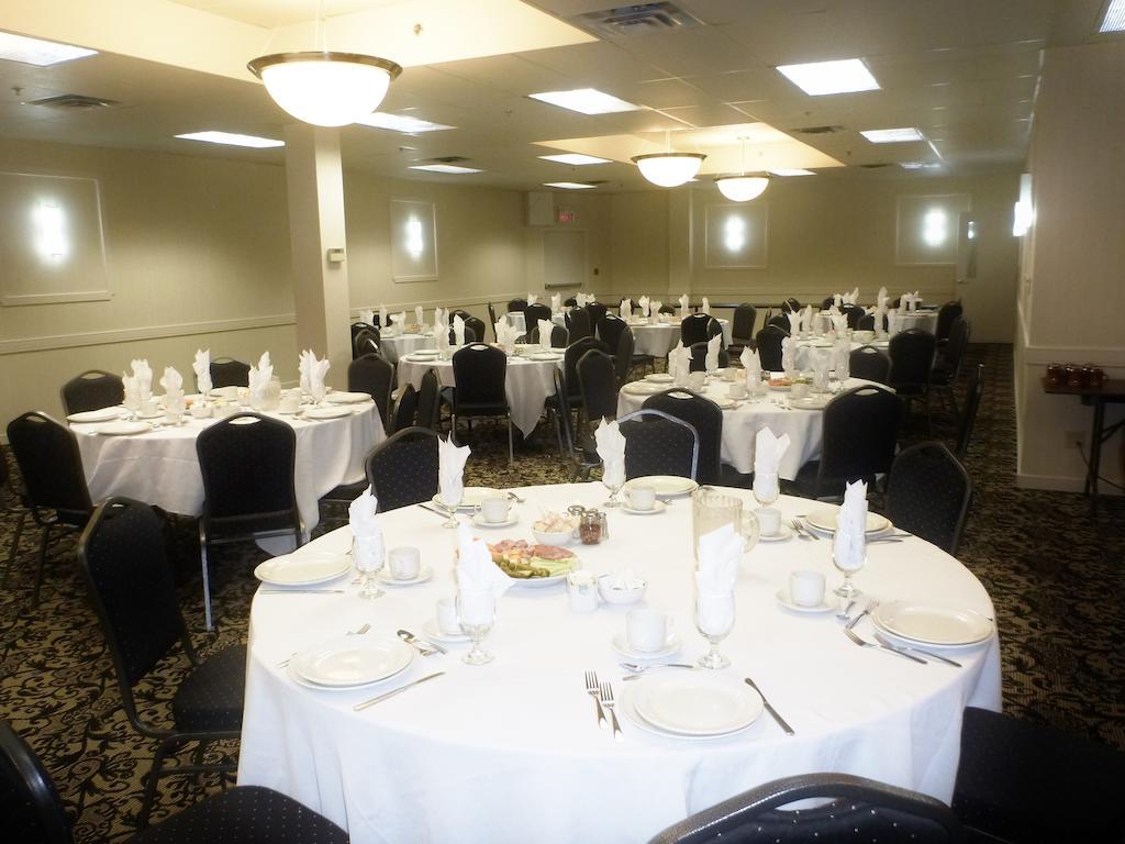 Days Inn & Suites By Wyndham Sault Ste. Marie On Exteriör bild