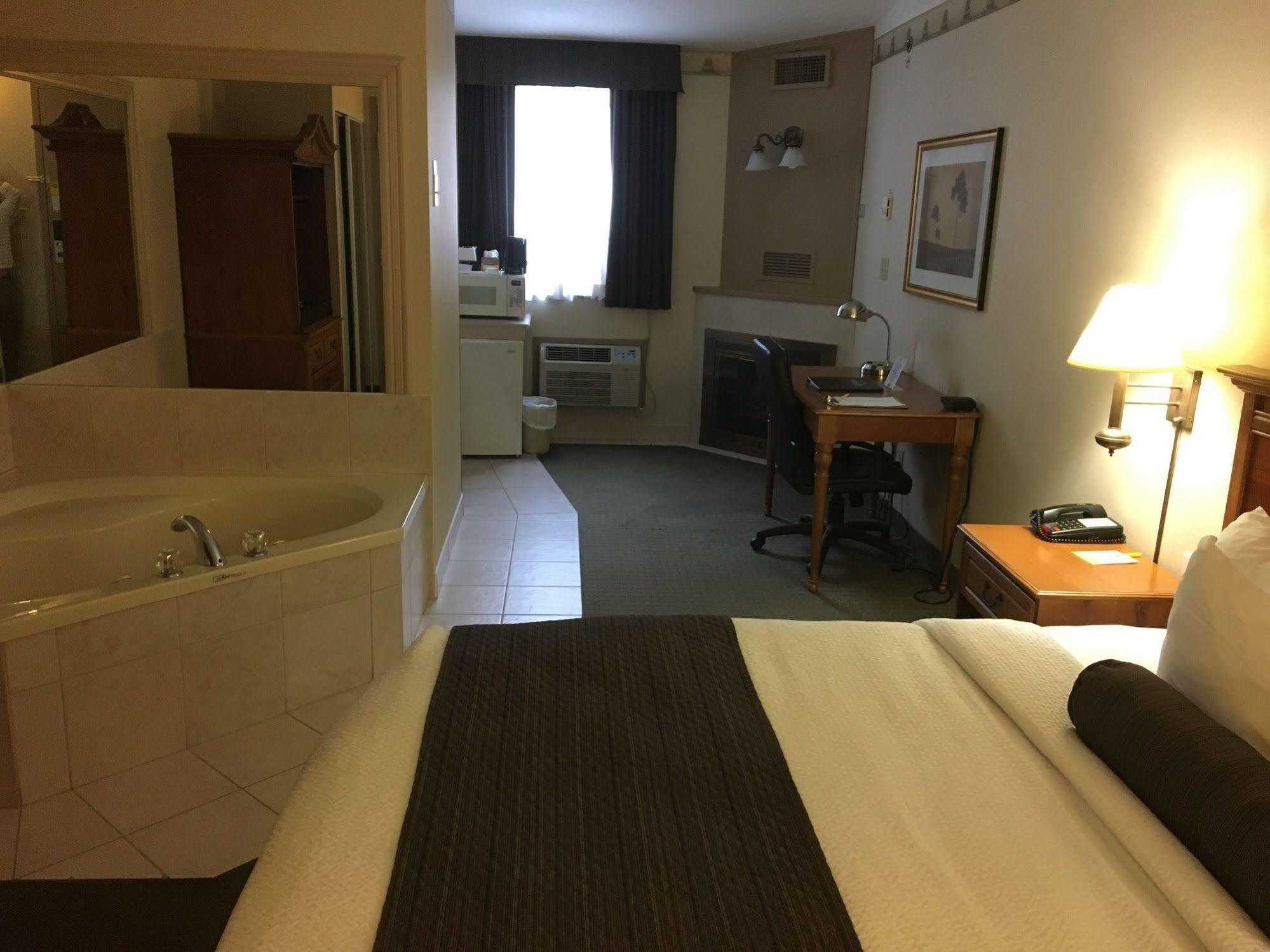 Days Inn & Suites By Wyndham Sault Ste. Marie On Exteriör bild