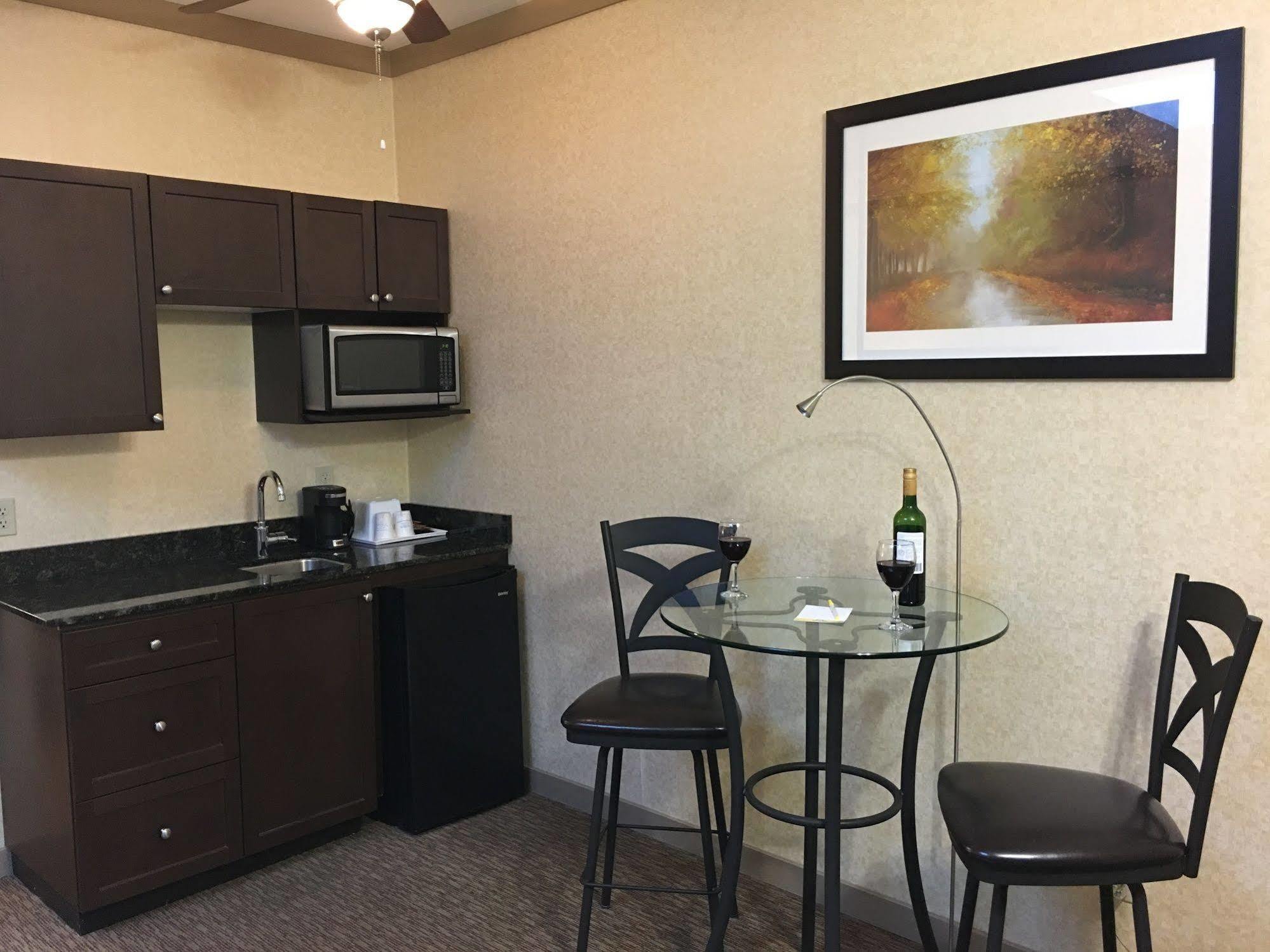 Days Inn & Suites By Wyndham Sault Ste. Marie On Exteriör bild