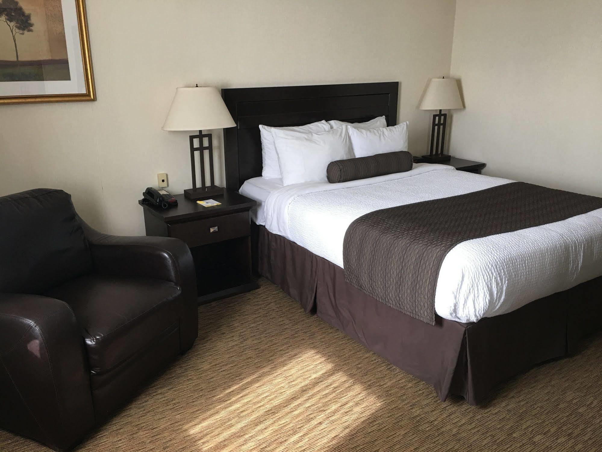 Days Inn & Suites By Wyndham Sault Ste. Marie On Exteriör bild